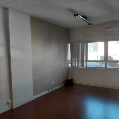 Sala com 32m², 1 garagem, no bairro Centro em Florianópolis