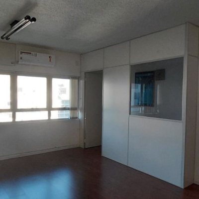 Sala com 32m², 1 garagem, no bairro Centro em Florianópolis