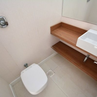 Apartamentos com 128m², 3 quartos (sendo 3 suítes), 2 garagens, no bairro Centro em Florianópolis