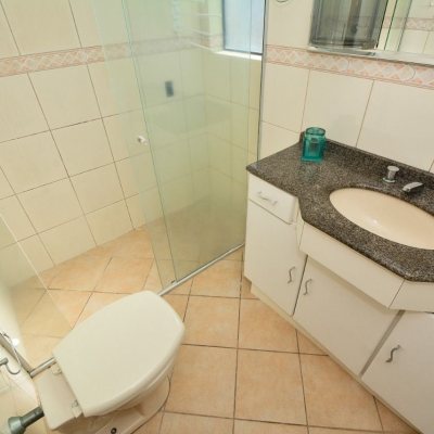 Apartamentos com 128m², 3 quartos (sendo 3 suítes), 2 garagens, no bairro Centro em Florianópolis