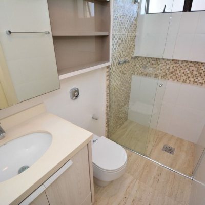 Apartamentos com 128m², 3 quartos (sendo 3 suítes), 2 garagens, no bairro Centro em Florianópolis
