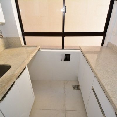Apartamentos com 128m², 3 quartos (sendo 3 suítes), 2 garagens, no bairro Centro em Florianópolis