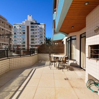 Apartamentos com 128m², 3 quartos (sendo 3 suítes), 2 garagens, no bairro Centro em Florianópolis