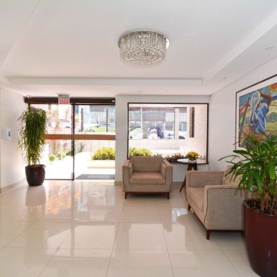 Apartamentos com 128m², 3 quartos (sendo 3 suítes), 2 garagens, no bairro Centro em Florianópolis