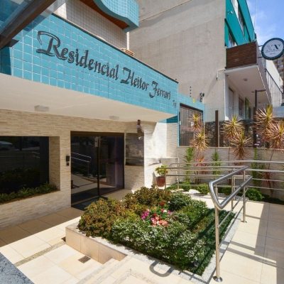 Apartamentos com 128m², 3 quartos (sendo 3 suítes), 2 garagens, no bairro Centro em Florianópolis