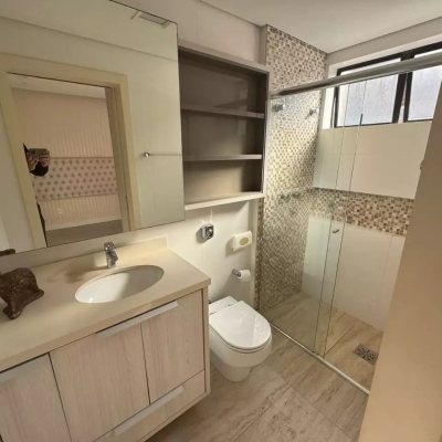 Apartamentos com 128m², 3 quartos (sendo 3 suítes), 2 garagens, no bairro Centro em Florianópolis