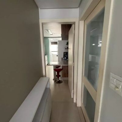 Apartamentos com 128m², 3 quartos (sendo 3 suítes), 2 garagens, no bairro Centro em Florianópolis