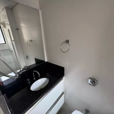 Apartamentos com 128m², 3 quartos (sendo 3 suítes), 2 garagens, no bairro Centro em Florianópolis