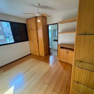Apartamentos com 128m², 3 quartos (sendo 3 suítes), 2 garagens, no bairro Centro em Florianópolis