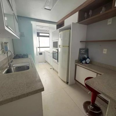 Apartamentos com 128m², 3 quartos (sendo 3 suítes), 2 garagens, no bairro Centro em Florianópolis