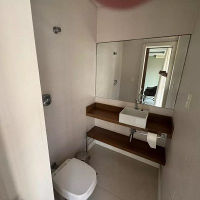 Apartamentos com 128m², 3 quartos (sendo 3 suítes), 2 garagens, no bairro Centro em Florianópolis