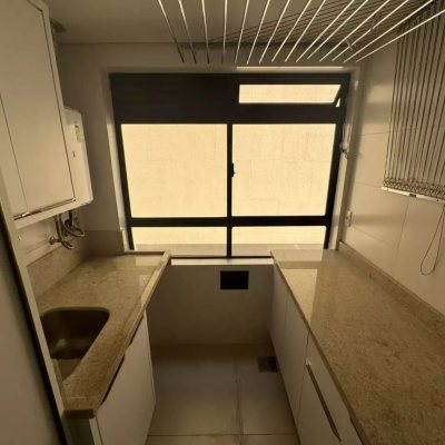 Apartamentos com 128m², 3 quartos (sendo 3 suítes), 2 garagens, no bairro Centro em Florianópolis
