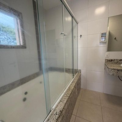 Casa Residencial com 292m², 3 quartos (sendo 1 suíte), 3 garagens, no bairro Pedra Branca em Palhoça