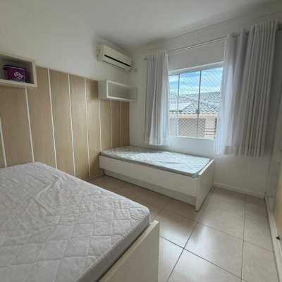 Casa Residencial com 292m², 3 quartos (sendo 1 suíte), 3 garagens, no bairro Pedra Branca em Palhoça