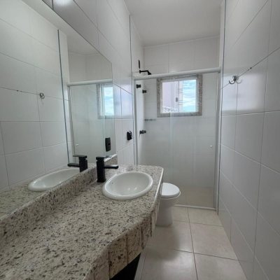 Casa Residencial com 292m², 3 quartos (sendo 1 suíte), 3 garagens, no bairro Pedra Branca em Palhoça