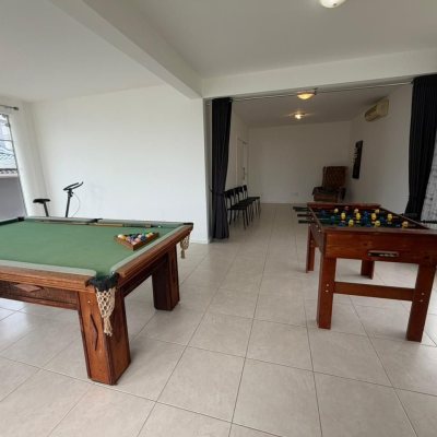 Casa Residencial com 292m², 3 quartos (sendo 1 suíte), 3 garagens, no bairro Pedra Branca em Palhoça