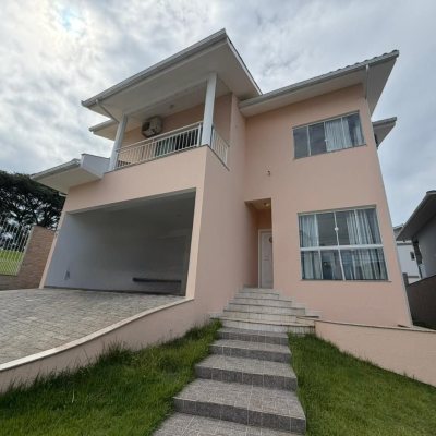Casa Residencial com 292m², 3 quartos (sendo 1 suíte), 3 garagens, no bairro Pedra Branca em Palhoça