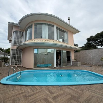 Casa Residencial com 292m², 3 quartos (sendo 1 suíte), 3 garagens, no bairro Pedra Branca em Palhoça