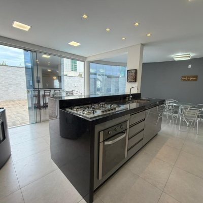 Casa Residencial com 292m², 3 quartos (sendo 1 suíte), 3 garagens, no bairro Pedra Branca em Palhoça
