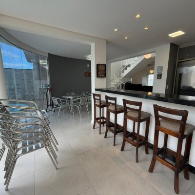 Casa Residencial com 292m², 3 quartos (sendo 1 suíte), 3 garagens, no bairro Pedra Branca em Palhoça