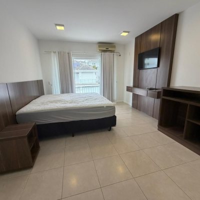 Casa Residencial com 292m², 3 quartos (sendo 1 suíte), 3 garagens, no bairro Pedra Branca em Palhoça