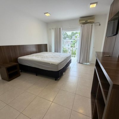 Casa Residencial com 292m², 3 quartos (sendo 1 suíte), 3 garagens, no bairro Pedra Branca em Palhoça