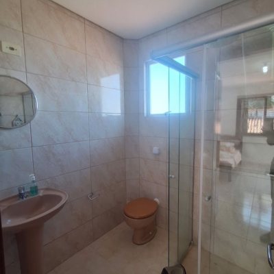 Casa Residencial com 263m², 5 quartos (sendo 3 suítes), 3 garagens, no bairro Itaguaçu em Florianópolis