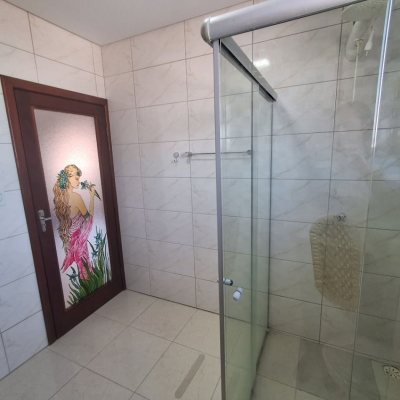 Casa Residencial com 263m², 5 quartos (sendo 3 suítes), 3 garagens, no bairro Itaguaçu em Florianópolis