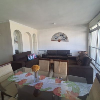 Casa Residencial com 263m², 5 quartos (sendo 3 suítes), 3 garagens, no bairro Itaguaçu em Florianópolis