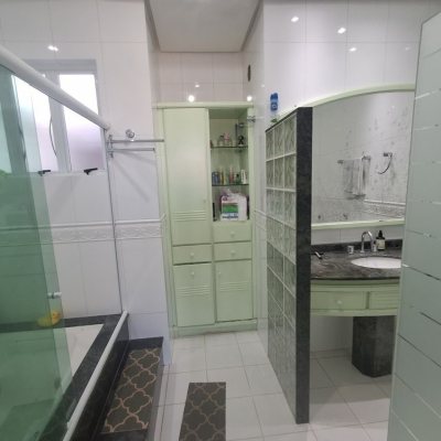 Casa Residencial com 263m², 5 quartos (sendo 3 suítes), 3 garagens, no bairro Itaguaçu em Florianópolis