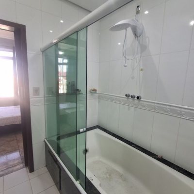 Casa Residencial com 263m², 5 quartos (sendo 3 suítes), 3 garagens, no bairro Itaguaçu em Florianópolis