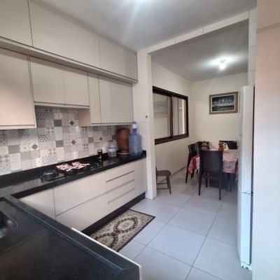 Casa Residencial com 263m², 5 quartos (sendo 3 suítes), 3 garagens, no bairro Itaguaçu em Florianópolis