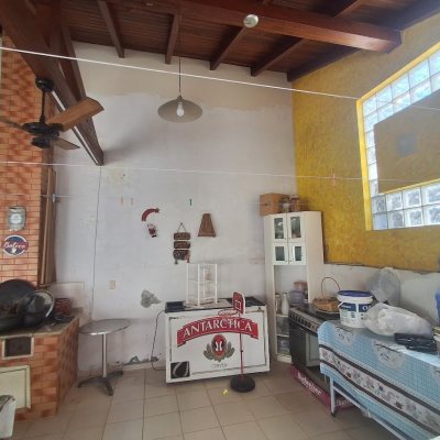 Casa Residencial com 263m², 5 quartos (sendo 3 suítes), 3 garagens, no bairro Itaguaçu em Florianópolis