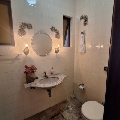 Casa Residencial com 263m², 5 quartos (sendo 3 suítes), 3 garagens, no bairro Itaguaçu em Florianópolis