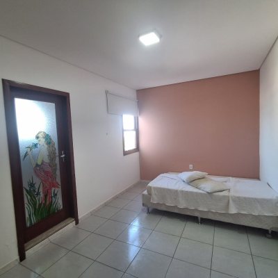 Casa Residencial com 263m², 5 quartos (sendo 3 suítes), 3 garagens, no bairro Itaguaçu em Florianópolis