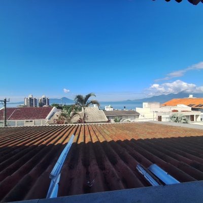 Casa Residencial com 263m², 5 quartos (sendo 3 suítes), 3 garagens, no bairro Itaguaçu em Florianópolis