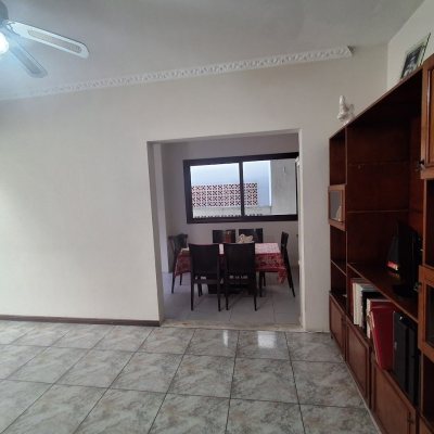 Casa Residencial com 263m², 5 quartos (sendo 3 suítes), 3 garagens, no bairro Itaguaçu em Florianópolis