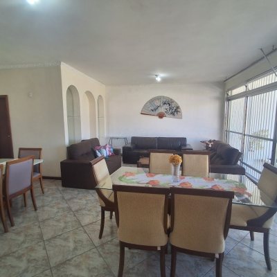 Casa Residencial com 263m², 5 quartos (sendo 3 suítes), 3 garagens, no bairro Itaguaçu em Florianópolis