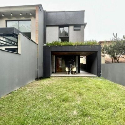 Casa Residencial com 173m², 3 quartos (sendo 3 suítes), 3 garagens, no bairro Morro Das Pedras em Florianópolis