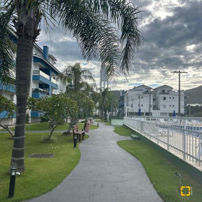 Apartamentos com 270m², 4 quartos (sendo 2 suítes), 3 garagens, no bairro Ingleses em Florianópolis