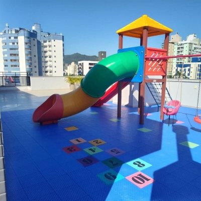 Apartamentos com 63m², 2 quartos (sendo 1 suíte), 1 garagem, no bairro Trindade em Florianópolis