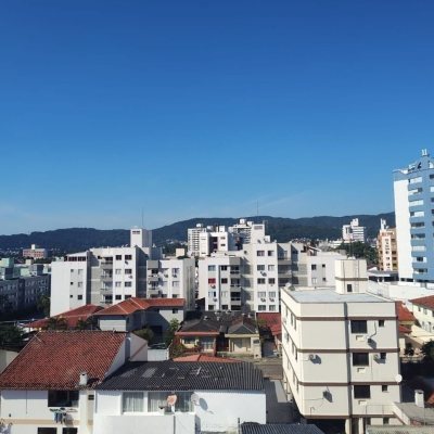 Apartamentos com 63m², 2 quartos (sendo 1 suíte), 1 garagem, no bairro Trindade em Florianópolis