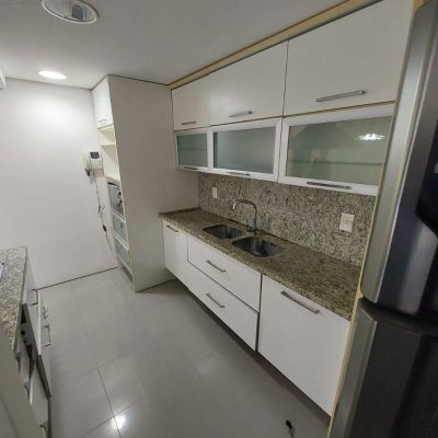 Apartamentos com 100m², 3 quartos, 1 garagem, no bairro Centro em Florianópolis