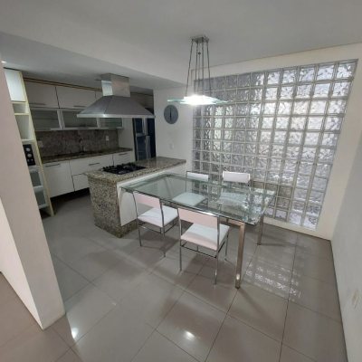 Apartamentos com 100m², 3 quartos, 1 garagem, no bairro Centro em Florianópolis