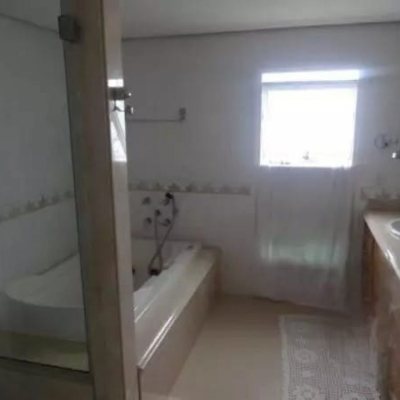 Casa Residencial com 542m², 3 quartos (sendo 3 suítes), 4 garagens, no bairro Itaguaçu em Florianópolis