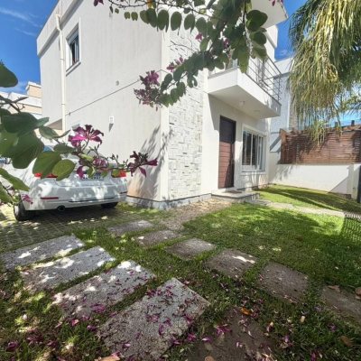 Casa Residencial com 124m², 3 quartos (sendo 3 suítes), 2 garagens, no bairro Cachoeira Do Bom Jesus em Florianópolis