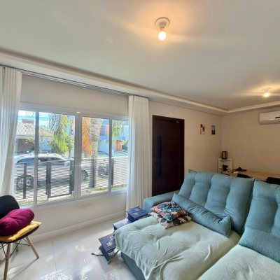 Casa Residencial com 124m², 3 quartos (sendo 3 suítes), 2 garagens, no bairro Cachoeira Do Bom Jesus em Florianópolis