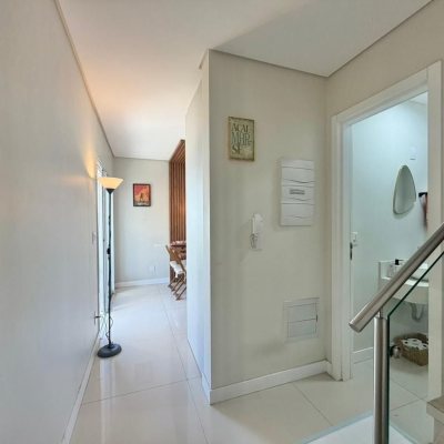 Casa Residencial com 124m², 3 quartos (sendo 3 suítes), 2 garagens, no bairro Cachoeira Do Bom Jesus em Florianópolis