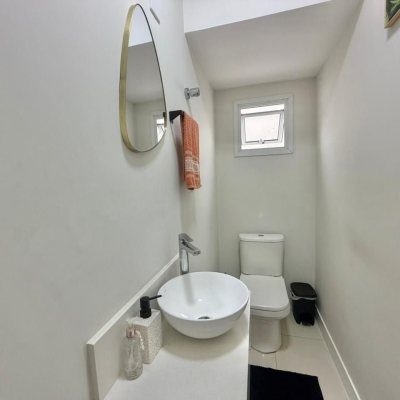 Casa Residencial com 124m², 3 quartos (sendo 3 suítes), 2 garagens, no bairro Cachoeira Do Bom Jesus em Florianópolis