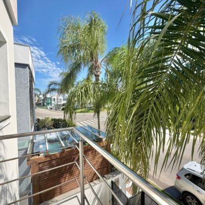 Casa Residencial com 124m², 3 quartos (sendo 3 suítes), 2 garagens, no bairro Cachoeira Do Bom Jesus em Florianópolis